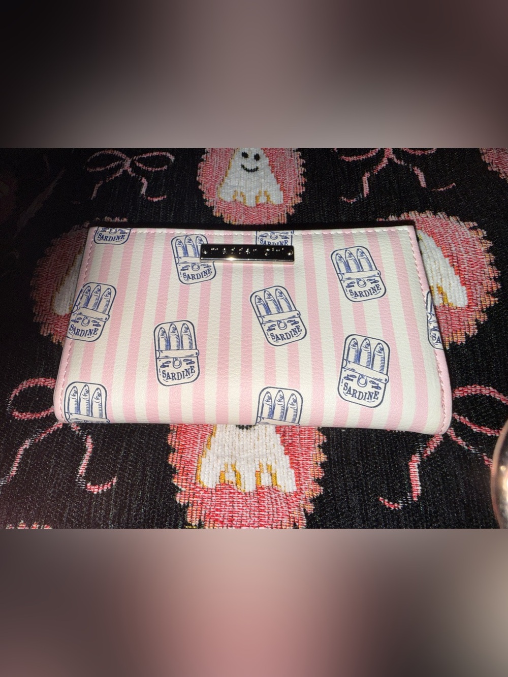 🌻NEW🌻STEVE MADDEN Pink & White Striped Sardine Print Wristlet